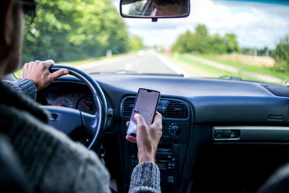 Houston distracted driving accident lawyer Hogan Leatherwood